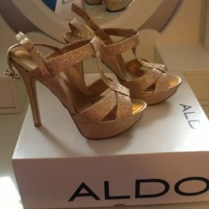 Gold sparkly ALDO pumps size 6