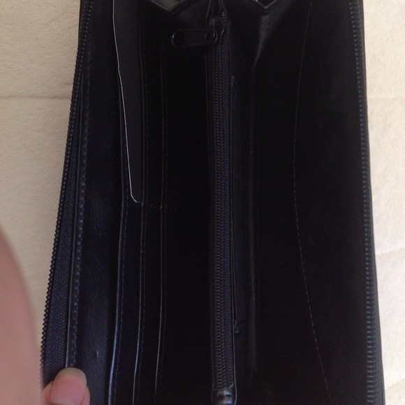 NWT Kenneth Cole zipped Wallet - Picture 3 of 3