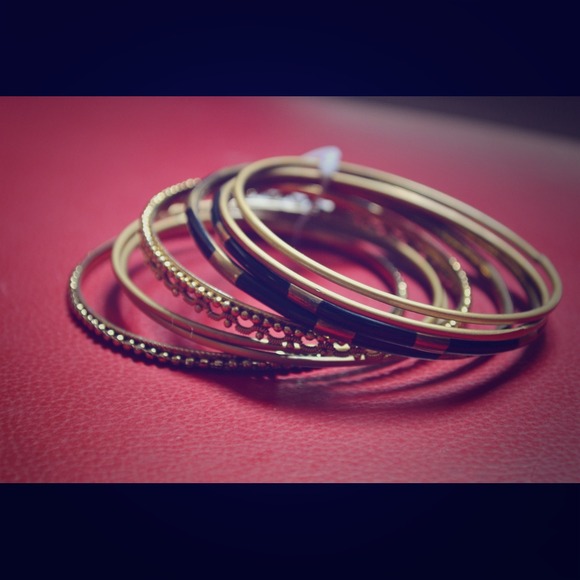 Cute detailed bracelet set