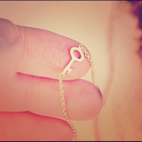Dainty gold key necklace :)