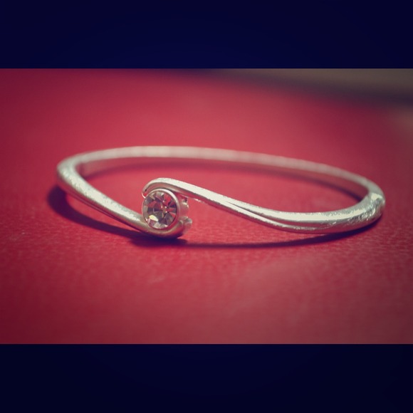 Silver bracelet with gem