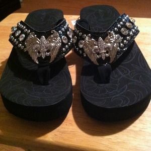 Size 10 bling flip flops!