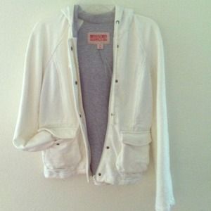 Sold for bundle💖White jacket!!