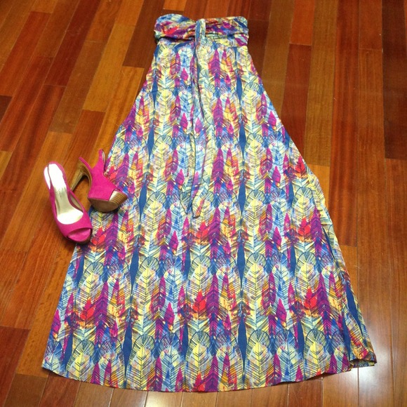SALE!! Amazing Boho Feather Print Dress.