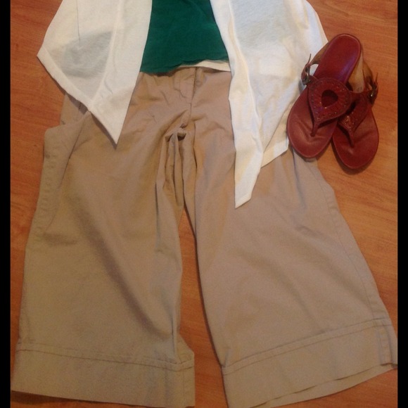SOLD~Ann Taylor Loft wide leg khaki capris 10