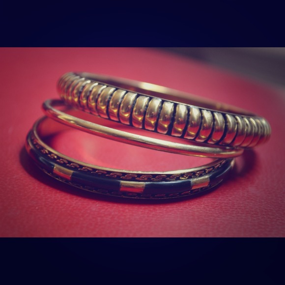 Black and gold bracelet set