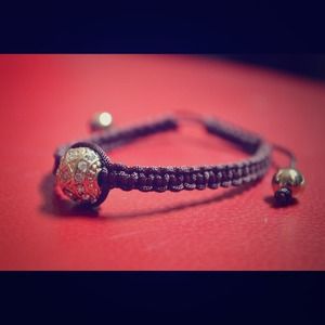 Pull adjust bracelet with accent