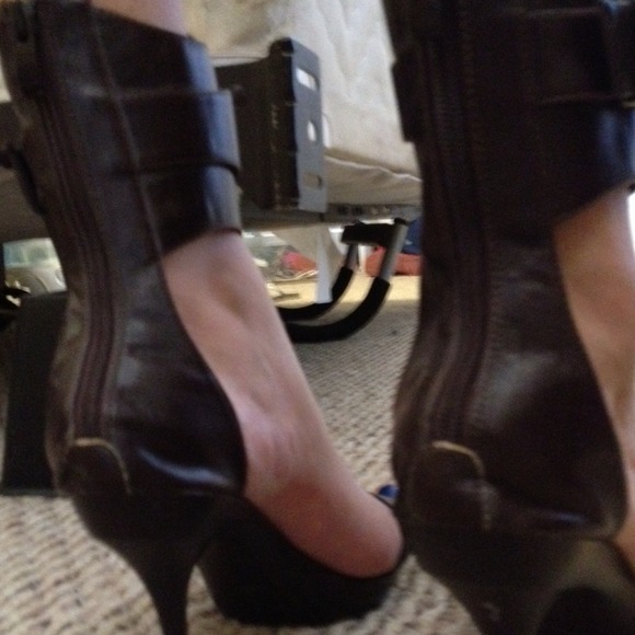 Sexy brown cuff heels - Picture 2 of 4