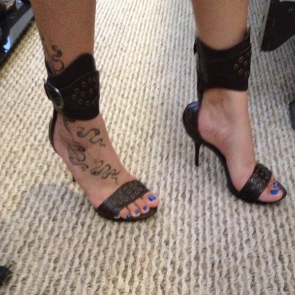 Sexy brown cuff heels - Picture 3 of 4