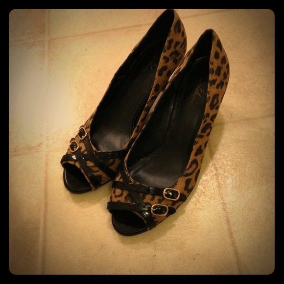 Cheetah print peep toe size 10 heels