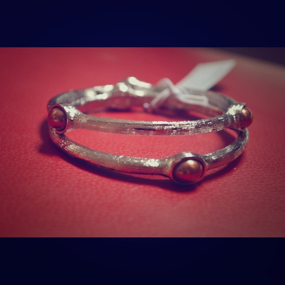 Texture bracelet with pearls