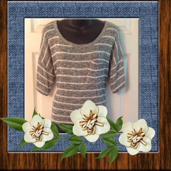 Mossimo Tops - 🔴🔴SOLD🔴🔴Cute Top Looks great with Skinny Jeans
