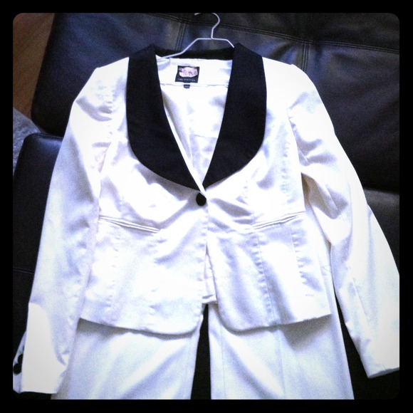SOLD IN BUNDLE Ivory Limited Pants Suit! - Picture 1 of 4