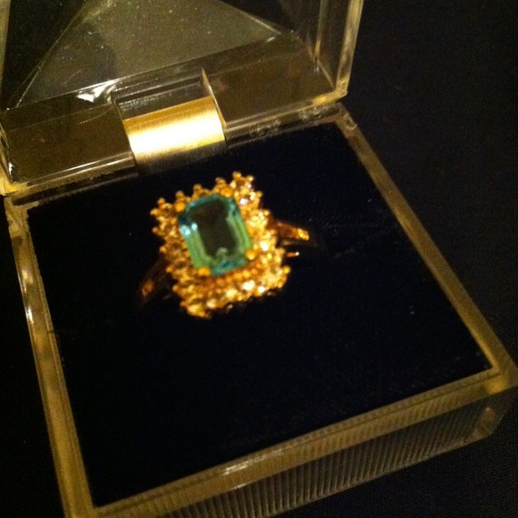 Jewelry - 💍Pretty blue and crystal stone 💍