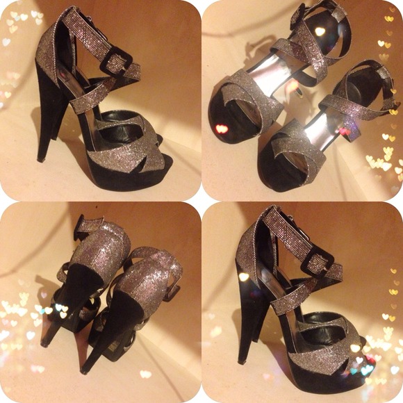 Strappy heels✨👠