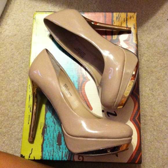 ZigiSoho nude/gold heels