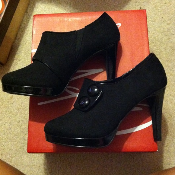 SOLD - IMPO "Tamed" Booties - Picture 3 of 4