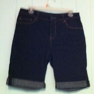 Mid length blue jeans shorts