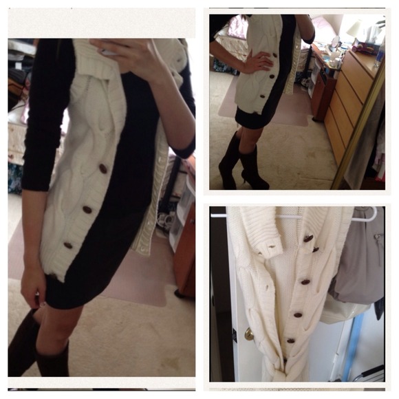 🔴SOLD🔴💙NWOT White Sweater Vest💙