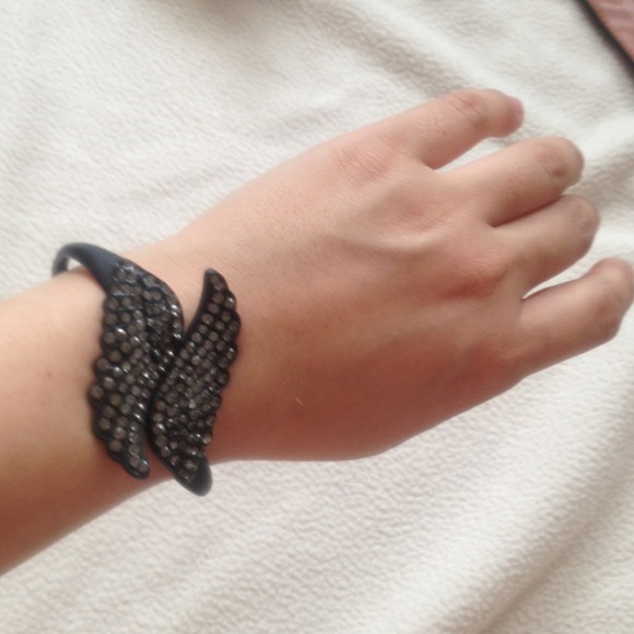 Angel wings bracelet