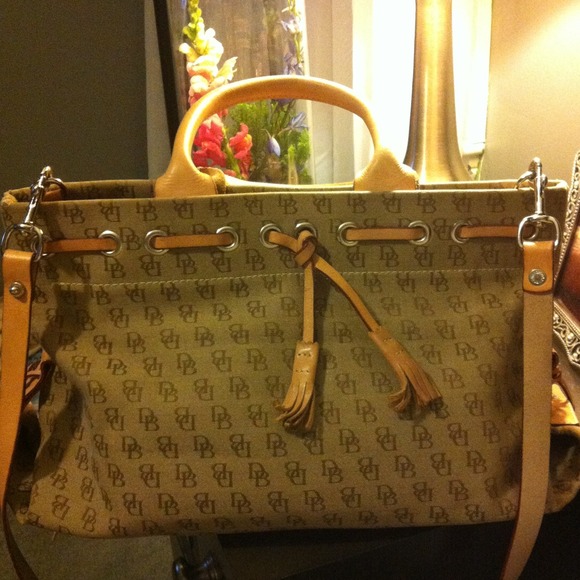 Dooney & Bourke Tote