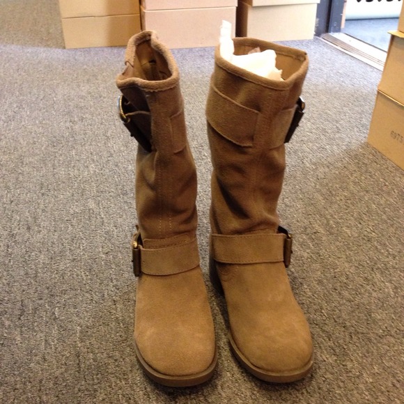 Boots - Picture 1 of 3