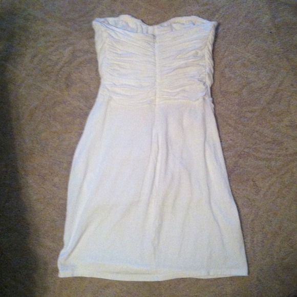 ✖Traded✖ Strapless Cream Dress - Picture 2 of 2