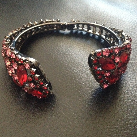 🔻Price Drop🔻Pink/red jeweled bracelet - Picture 2 of 2