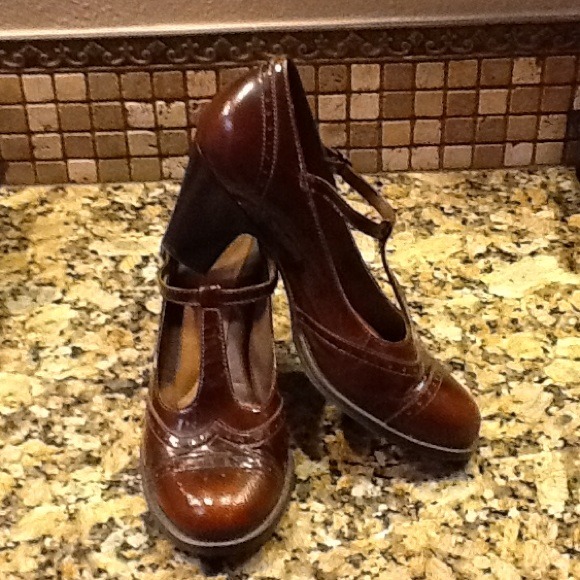 Dress shoe