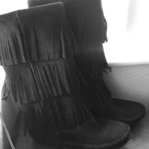 Minnetonka 3 Layer Fringe Boots