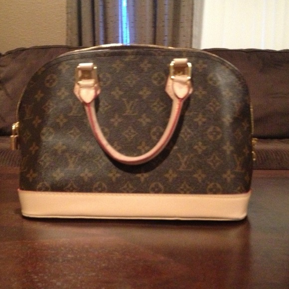 Faux Louis Vuitton Purse!