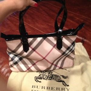 Burberry purse. Signature check