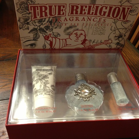BRAND NEW- True religion perfume gift set
