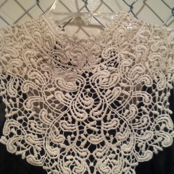 30% OFF SALE White and black lace tunic / top - Picture 2 of 4