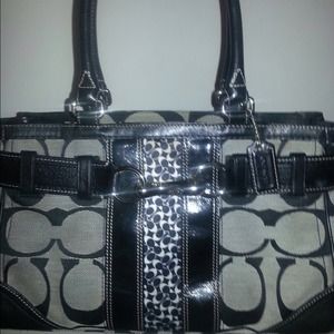 Women's Coach purse (black/grey)