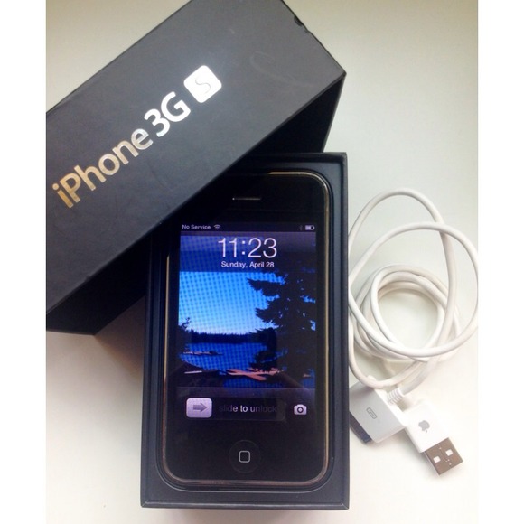 🚫SOLD🚫 iPhone 3GS - Like New! :)