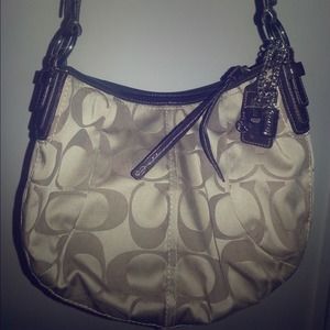 Women's Coach purse (beige/brown)