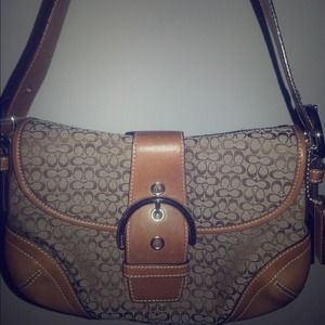 Women's Coach purse (Tan)