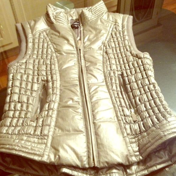 Bebe silver vest size medium only wore once