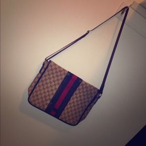 100%Authentic Large Gucci messenger bag/laptop bag