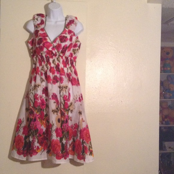 Dresses & Skirts - missy dress casual floral
