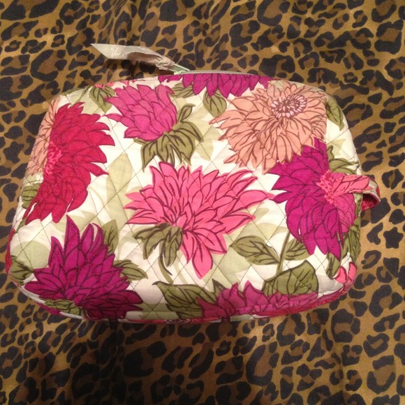 SOLD Vera Bradley makeup bag 💗