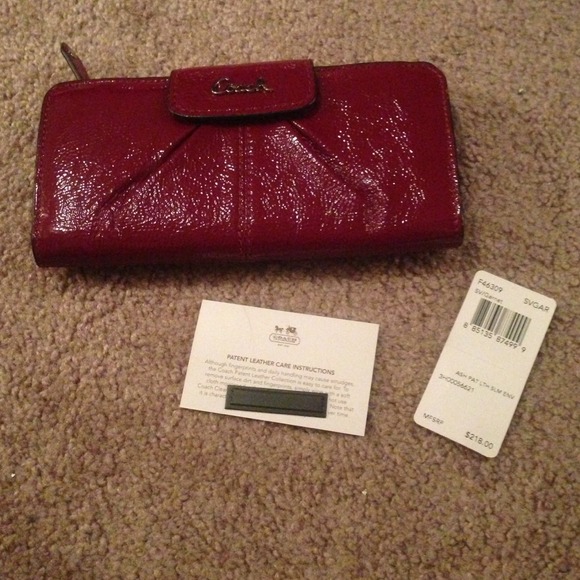 ✂Significantly Reduced!✂Garnet coach wallet