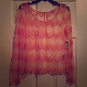 Coral scalloped lace top!
