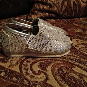 Toms set of two. Black and silver glitter.