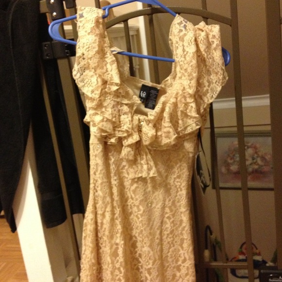 Sold. Cute dress
