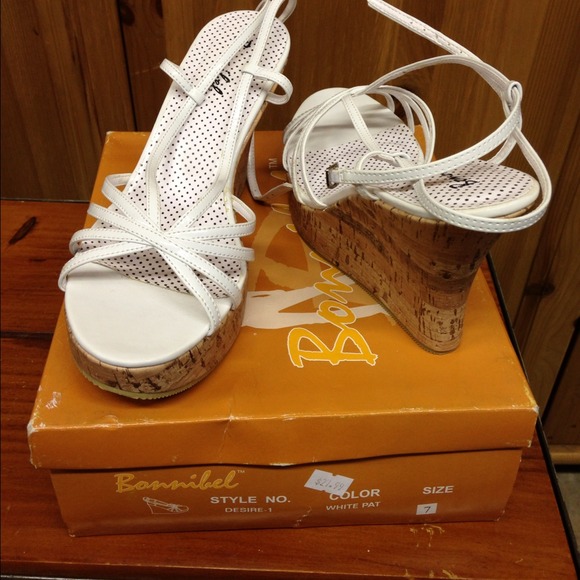 Cute white strappy wedges size 7 - Picture 1 of 3