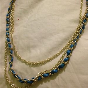 Classy gold necklace