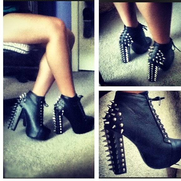 🎉SOLD🎉 Studded Lita style boots (black) size 6.5
