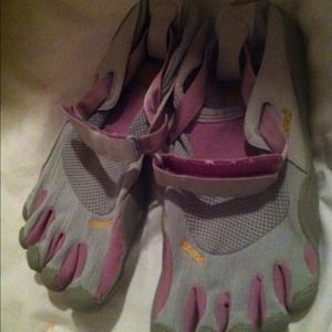 📦Bundled📦for @juma1121858 Vibram five toe shoes